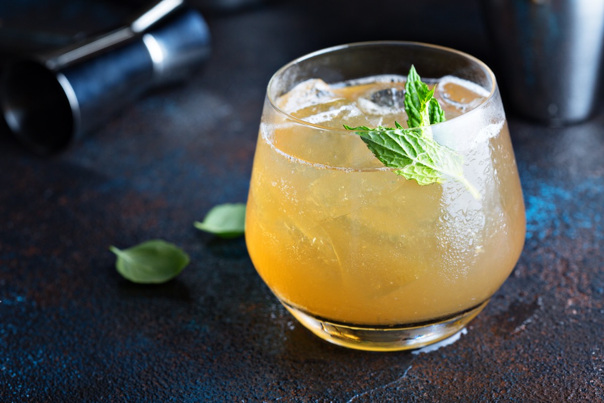 Non-Alcoholic Whiskey Ginger